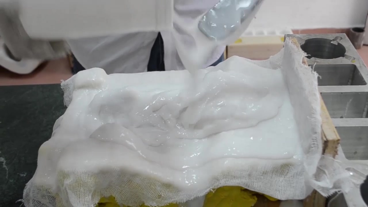 縮合型模具硅膠刷模和倒模適合用什么硬度的硅膠？